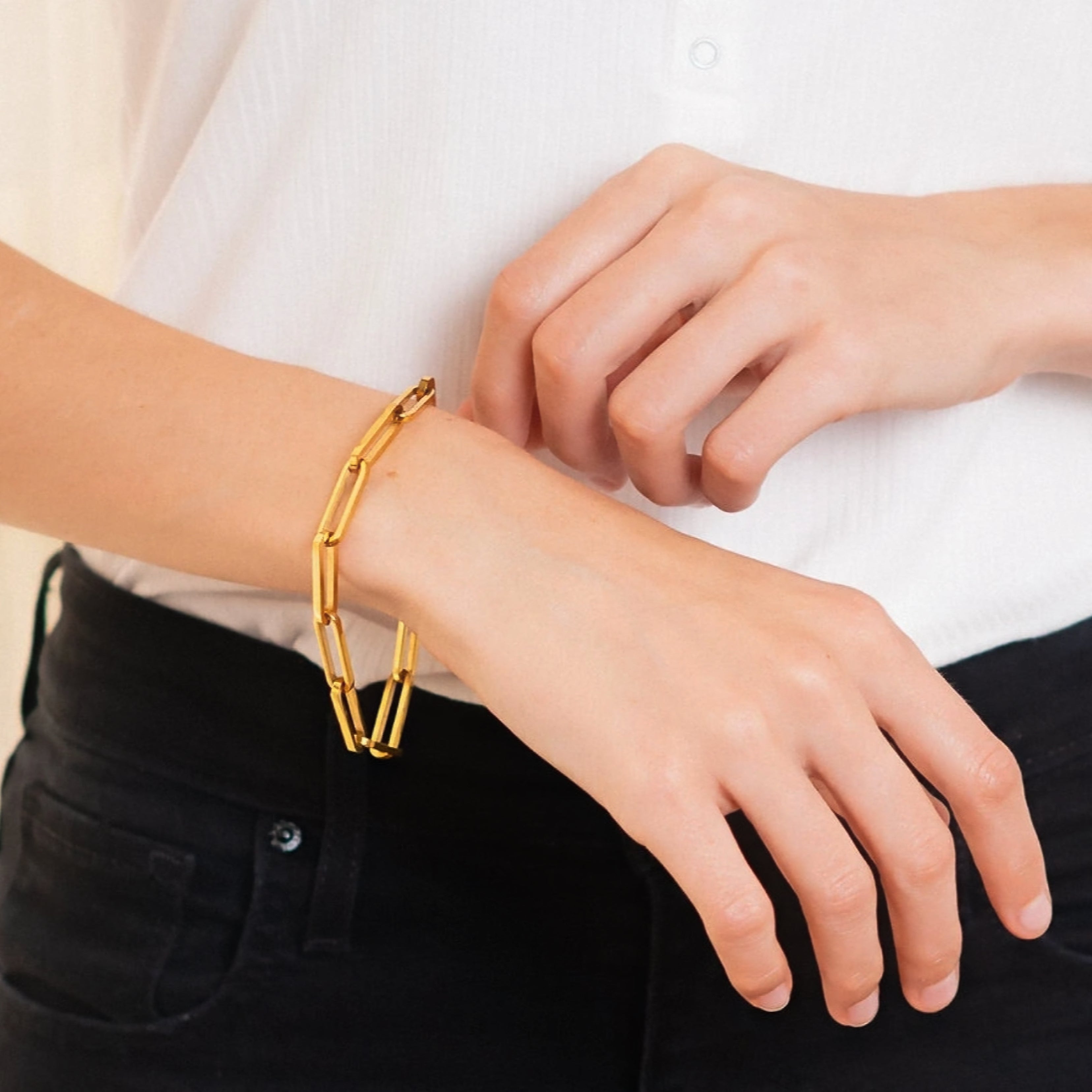 Anna – Bracciale in oro con design a strati