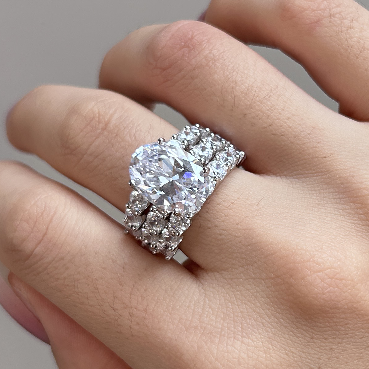 Greta – Anello con diamante d'argento e decorazione.