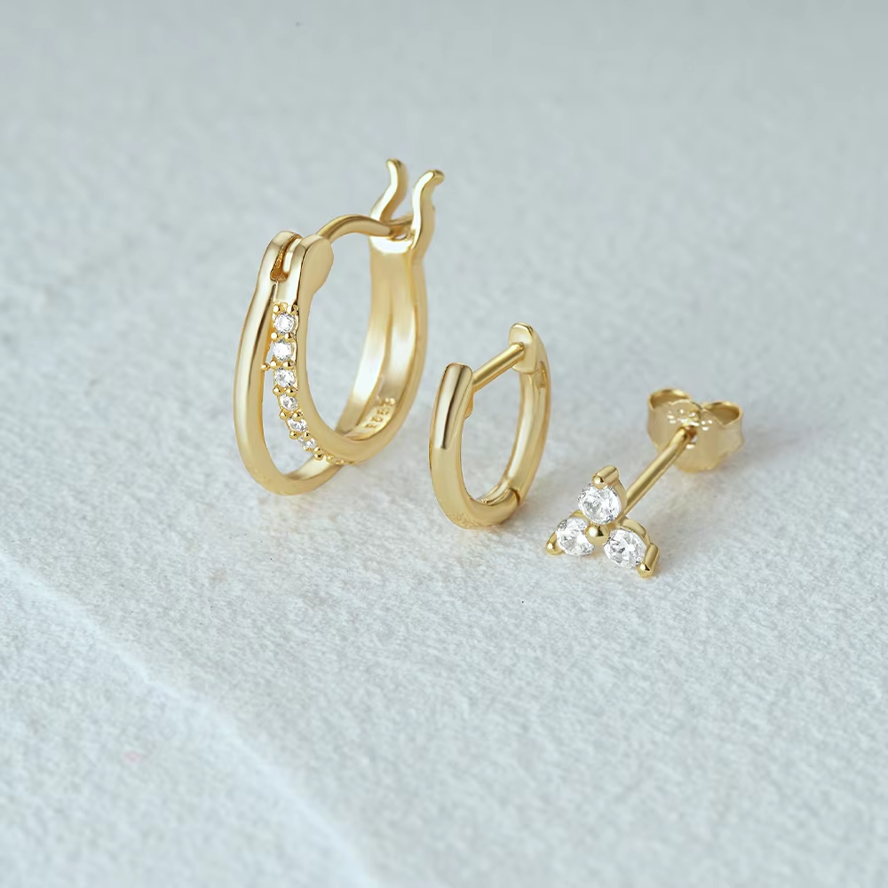 Amalia – Orecchini in oro con movimento delicato.