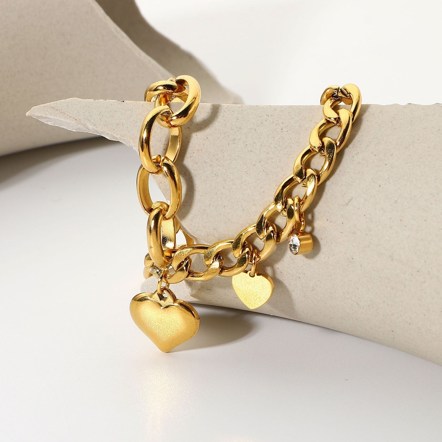 Francesca – Bracciale in oro con grandi anelli rotondi.