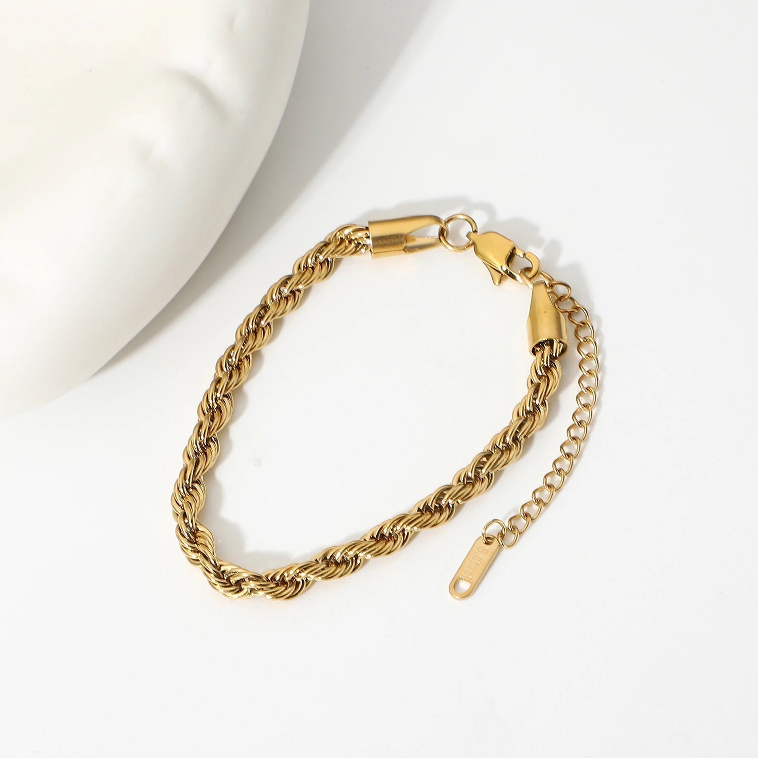 Lena – Bracciale d'oro con struttura sottile in corda