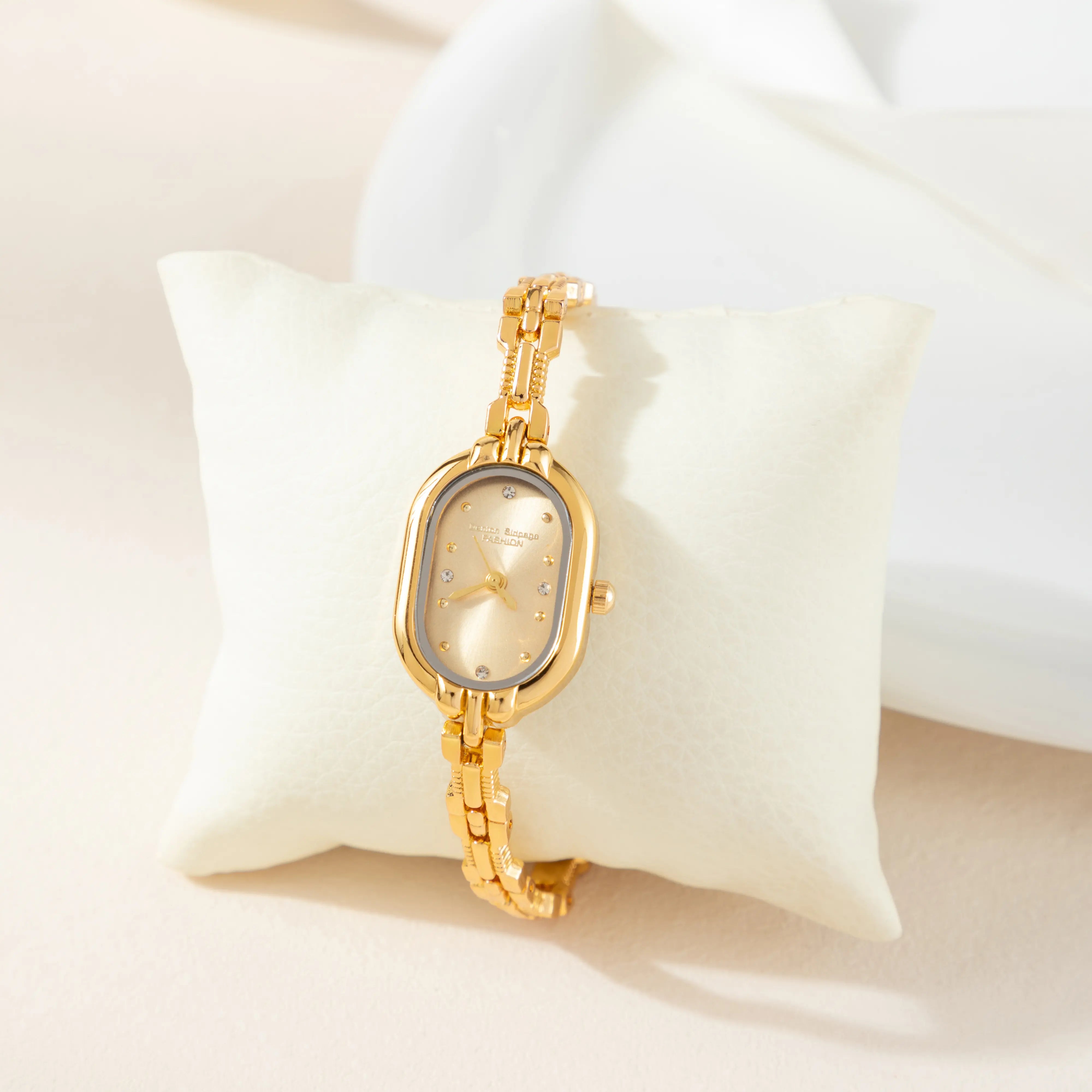 Viktoria – Orologio dorato con cassa ovale