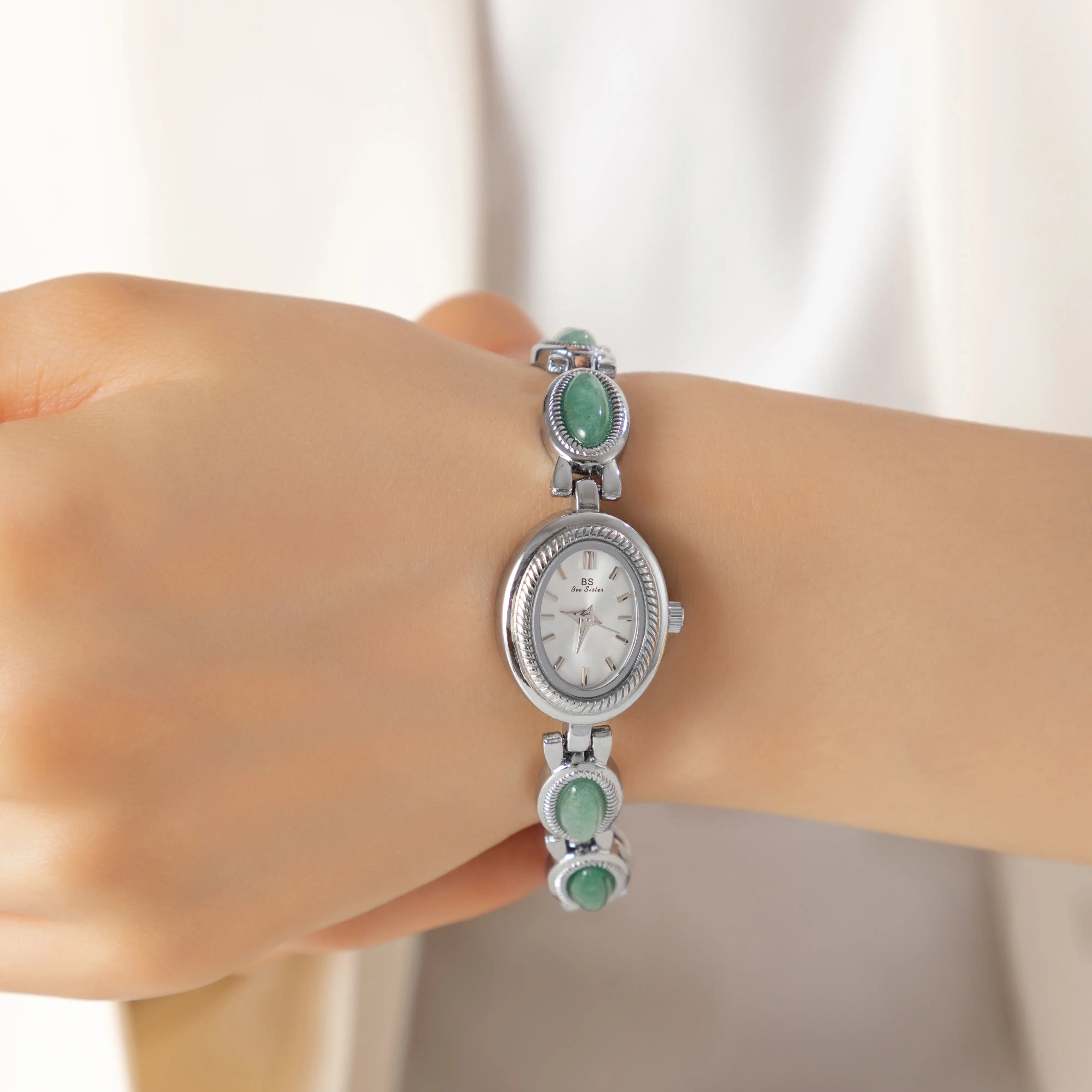 Clara – Orologio dorato con cassa allungata