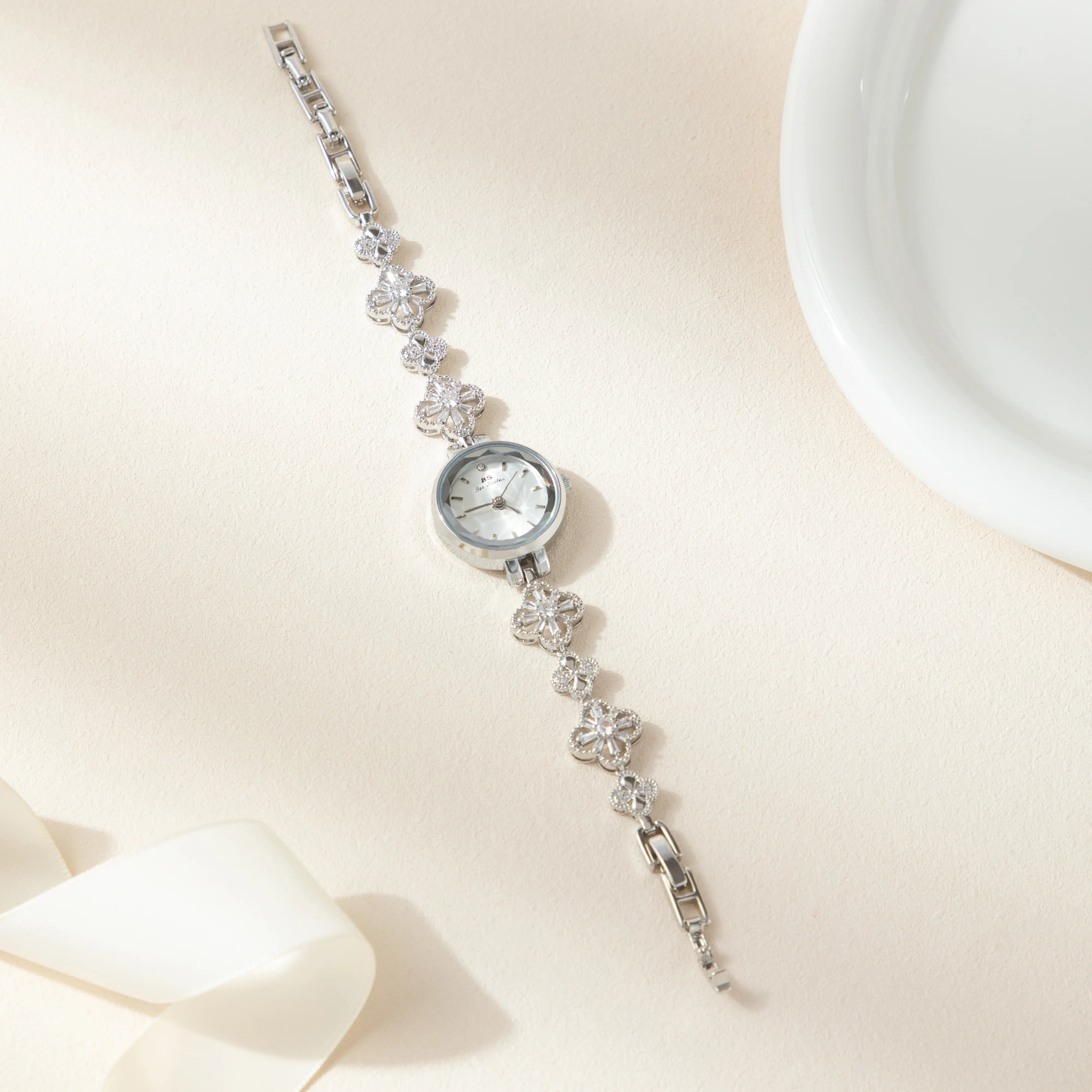 Elina – Orologio d'oro con bracciale ispirato ai fiori