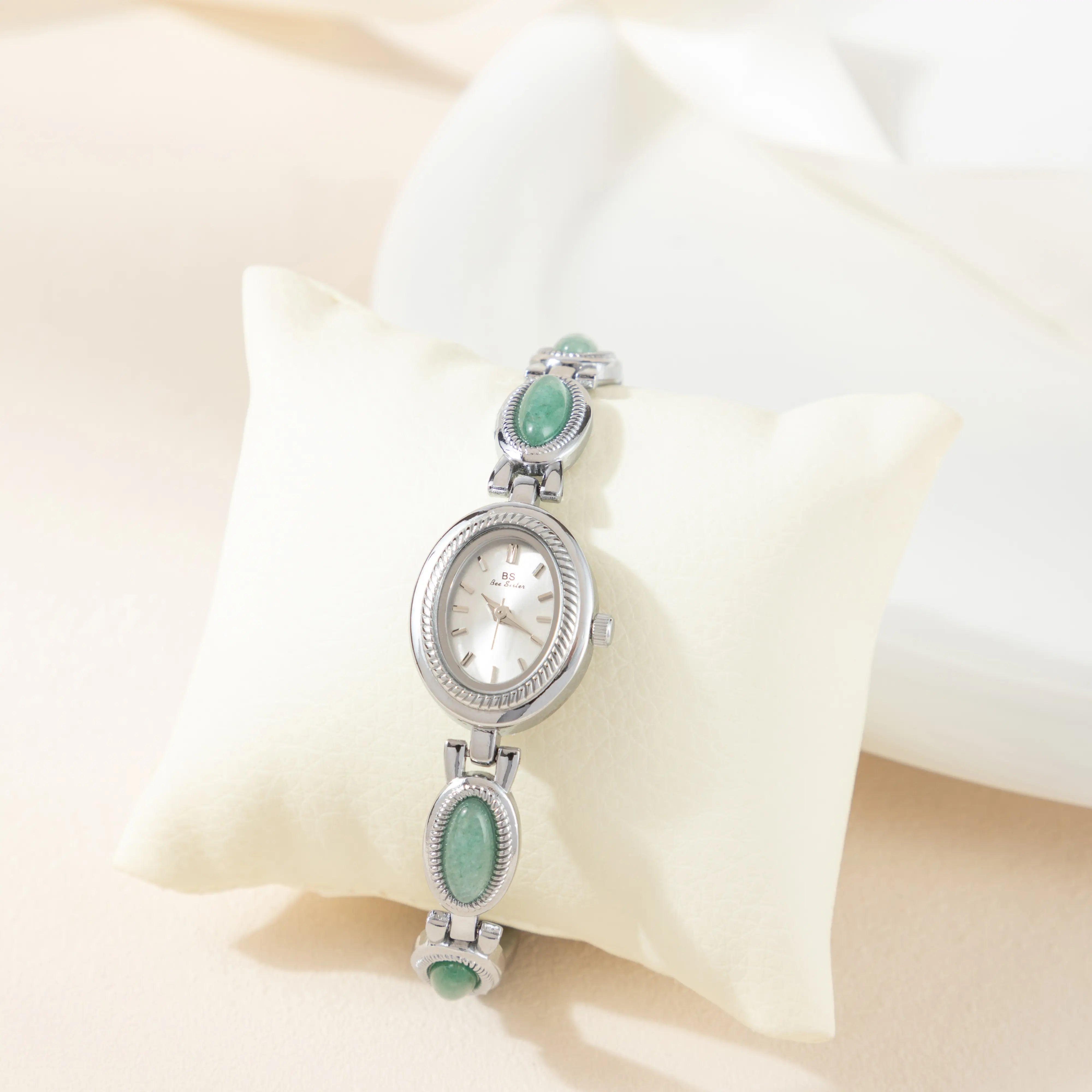 Clara – Orologio dorato con cassa allungata