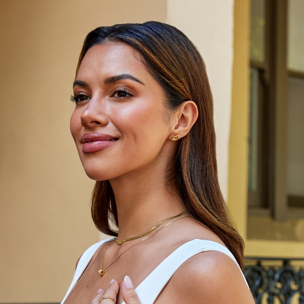 Romana – Orecchini d'oro con forma intrecciata.