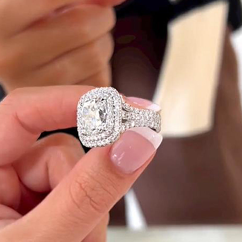 Frieda – Anello solitario con pietra rotonda.