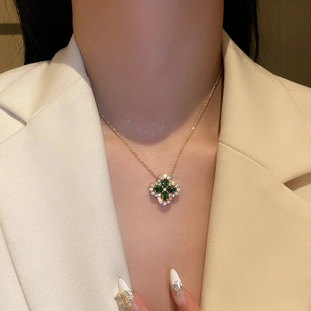 Collana Smeraldo Luminoso Trifoglio in Oro