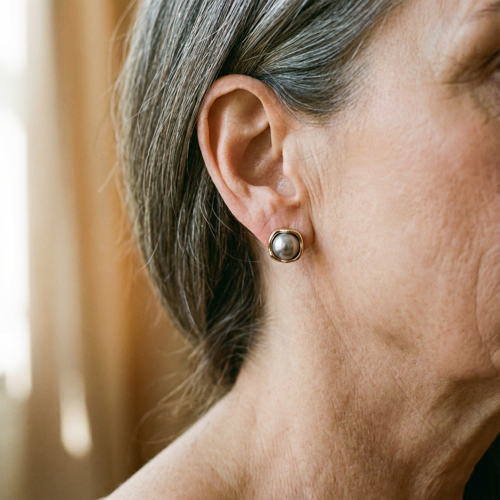 Orecchini Eleganti in Perla Nera