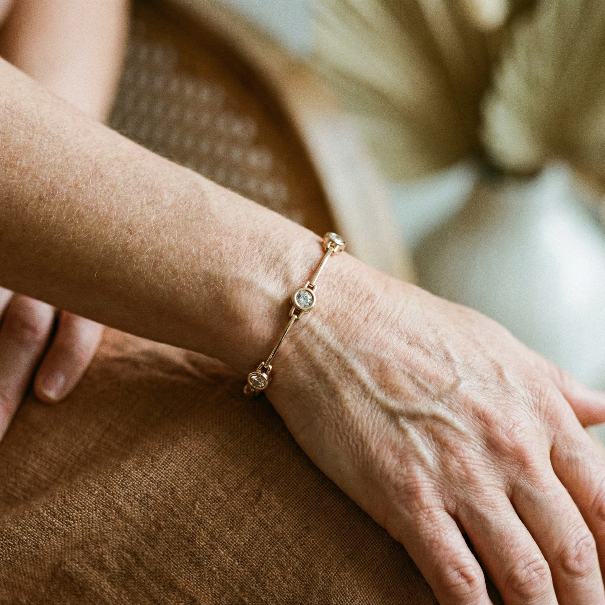 Bracciale Elegante con Zirconi in Oro