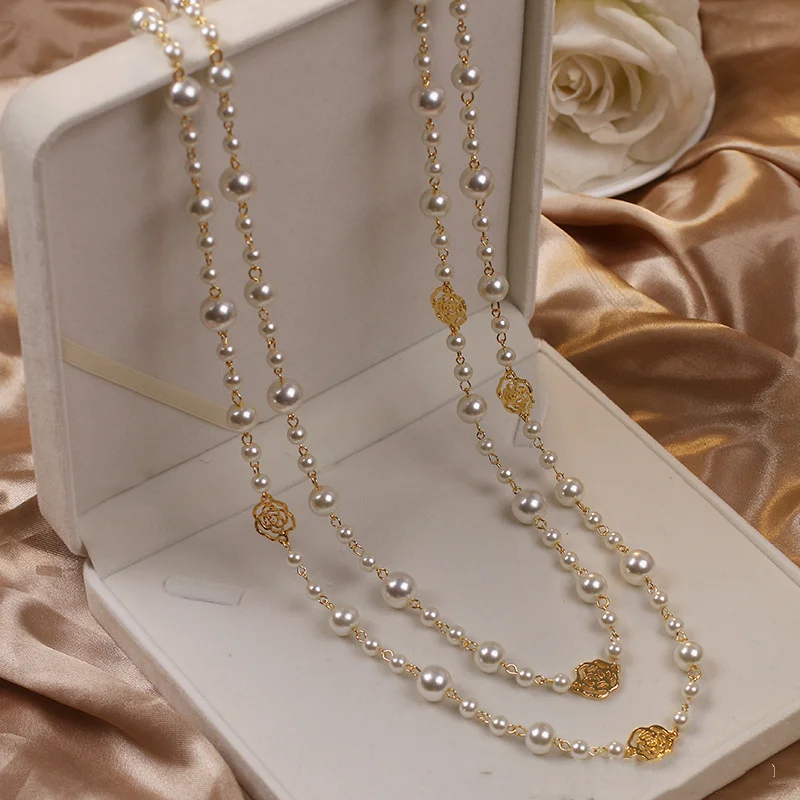 Collana elegante in oro con piccola perla