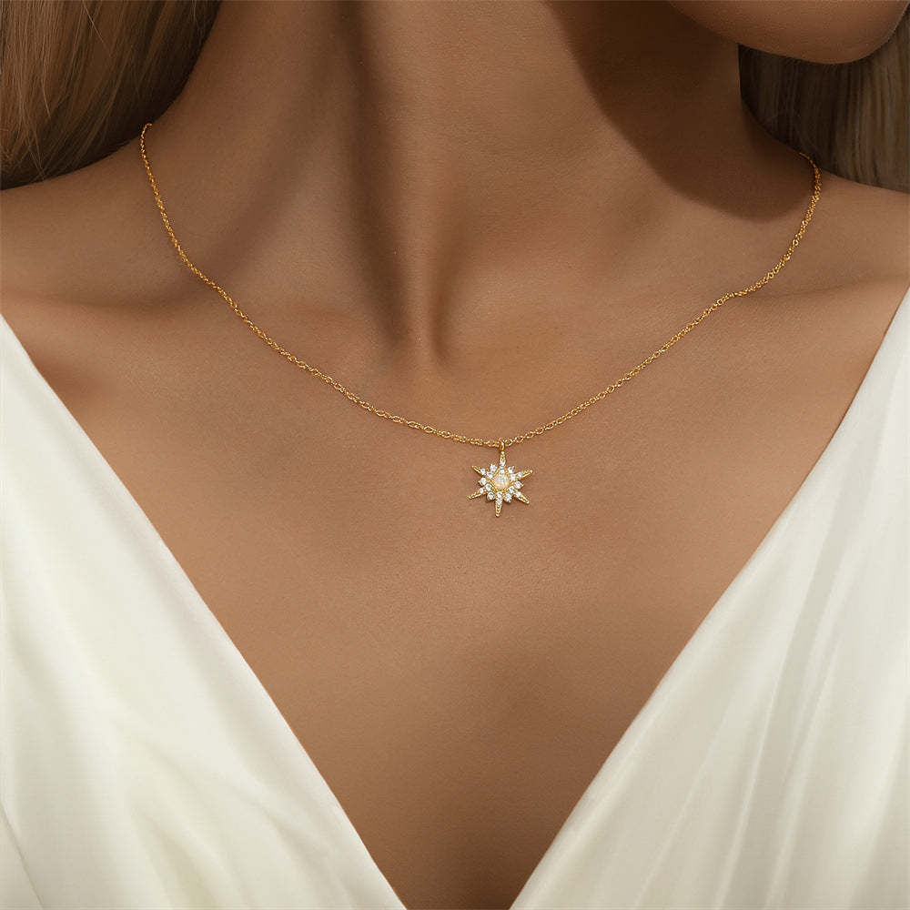 Amalia – Sottile collana d'argento con pendente rotondo.