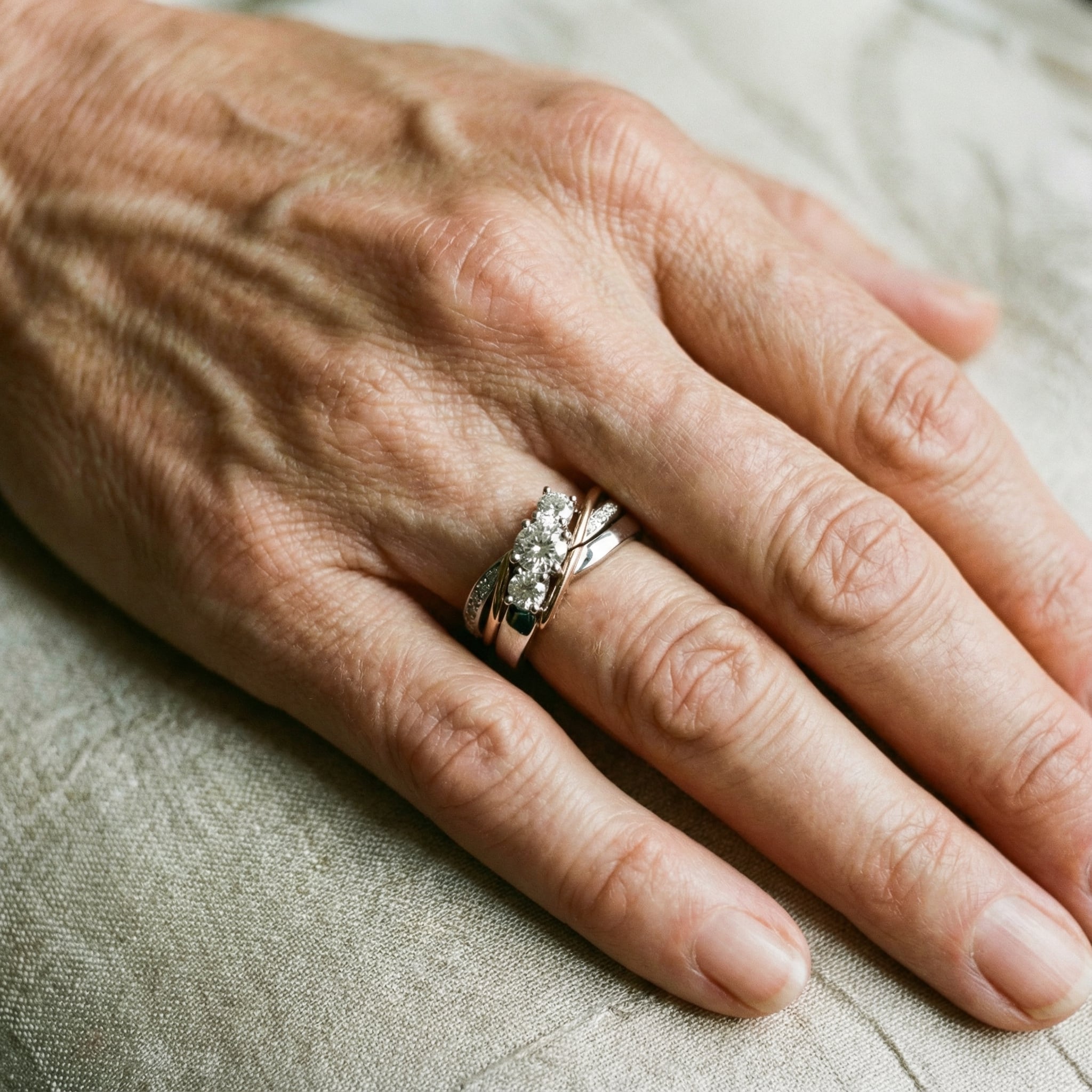 Anello Retro in Oro e Argento con Zirconio