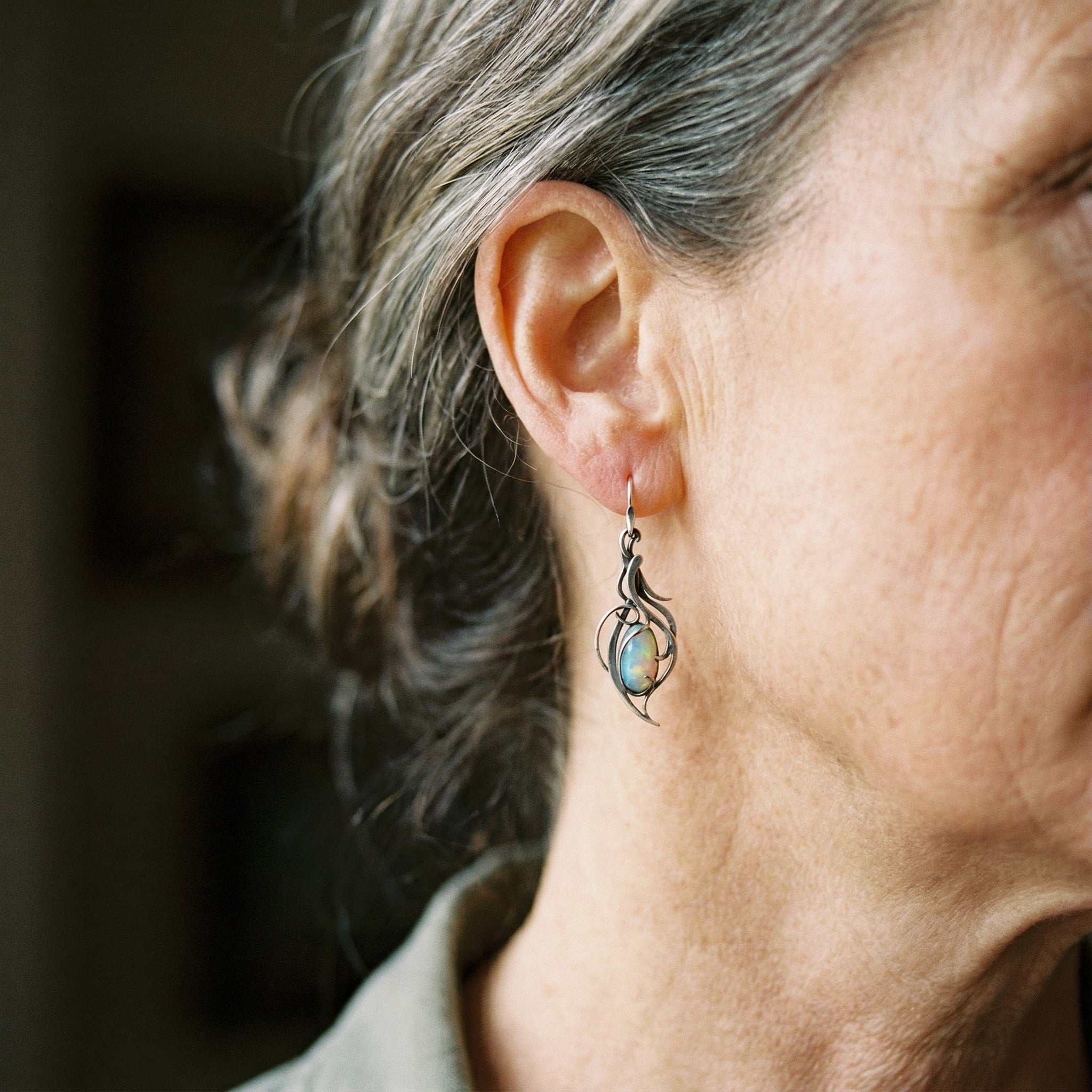 Orecchini retrò in argento con opale blu