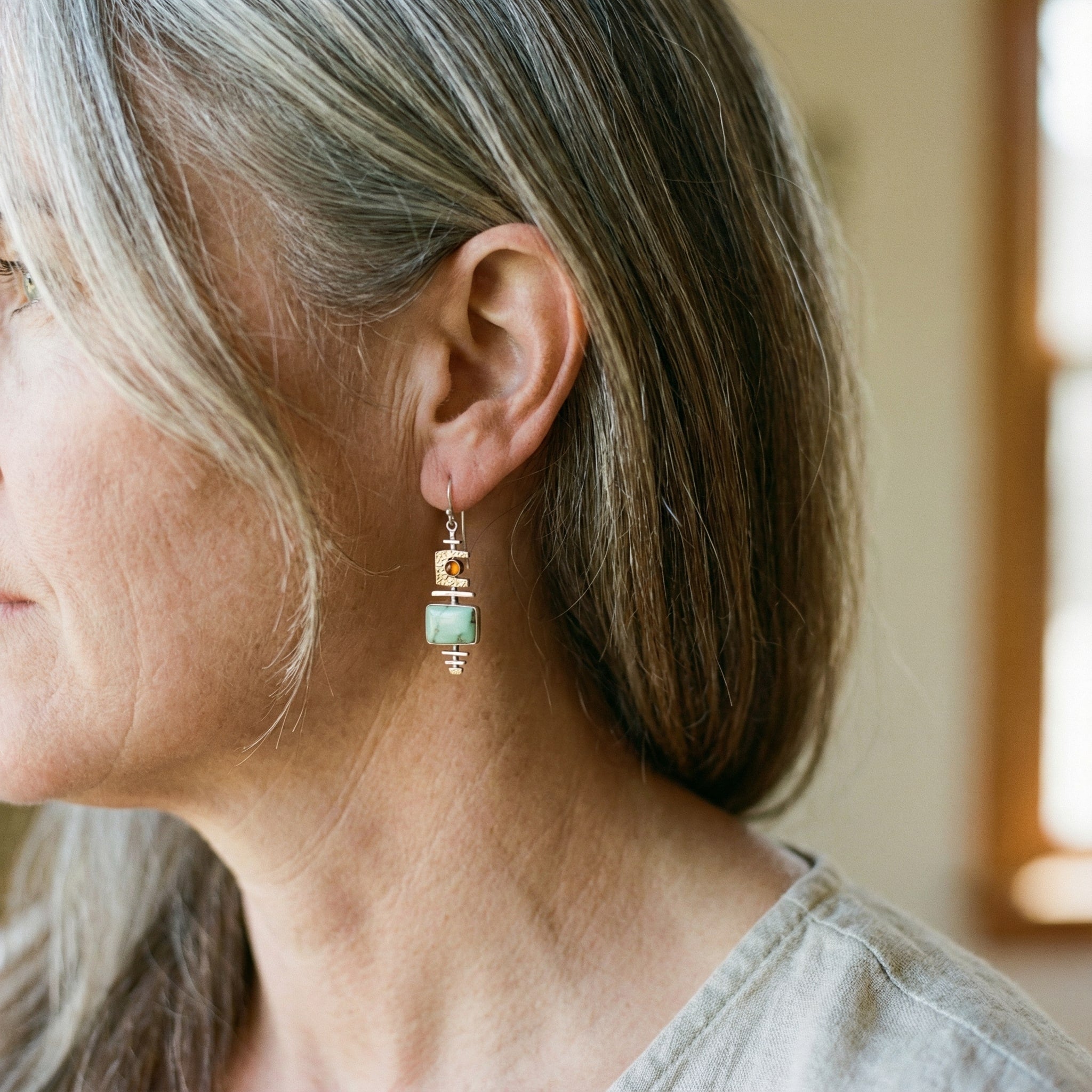 Orecchini retro con pietra verde