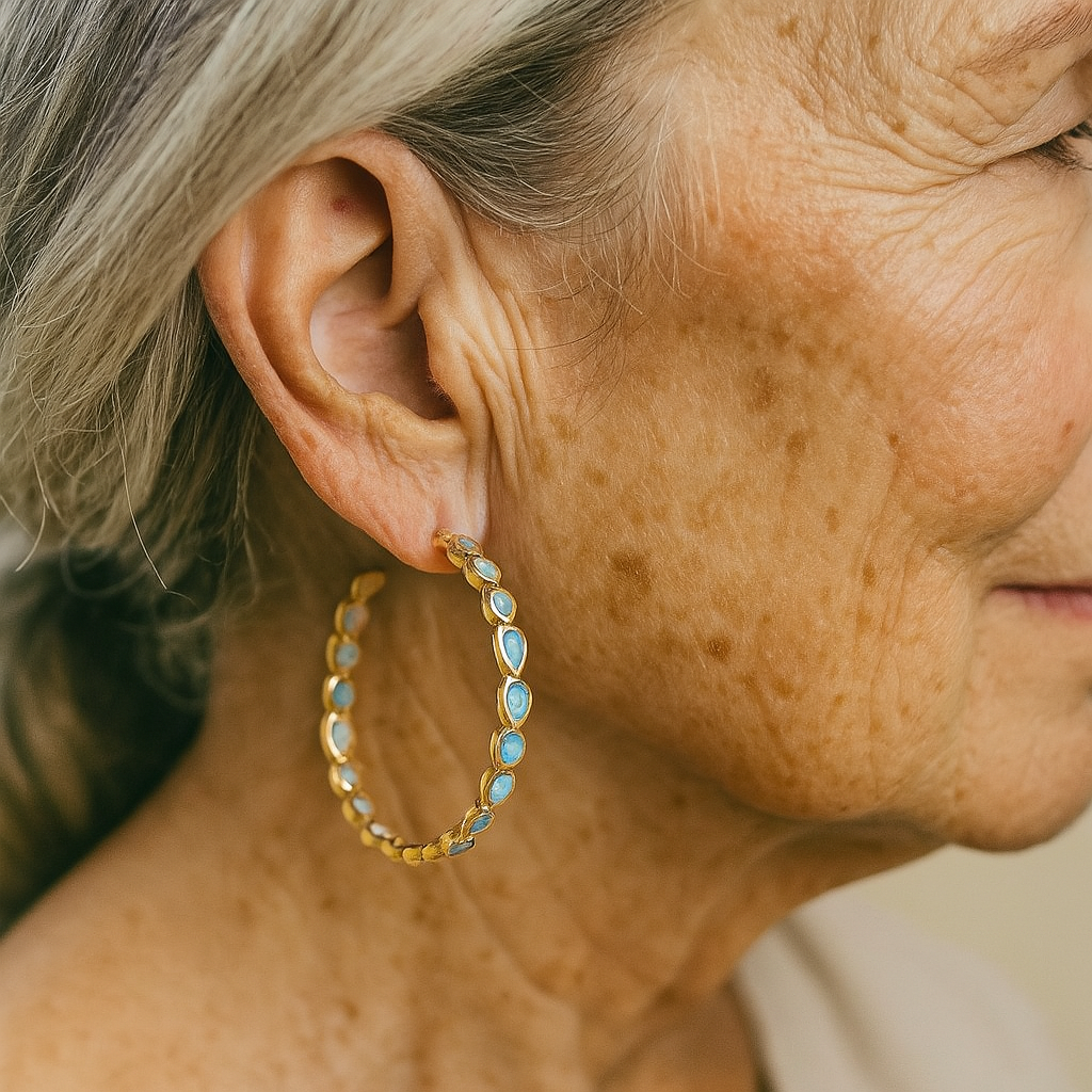 Orecchini retrò in oro con opale blu