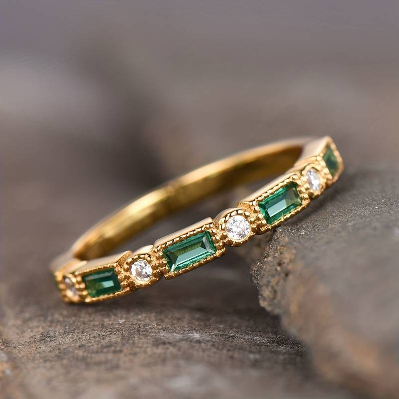 Anello retro verde con inserti in zirconio e oro