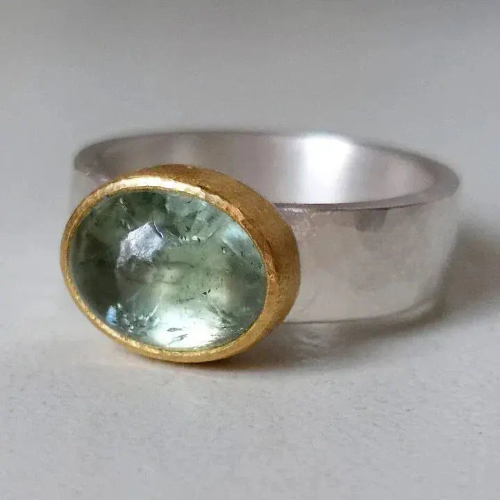 Anello verde retrò con pietra rotonda
