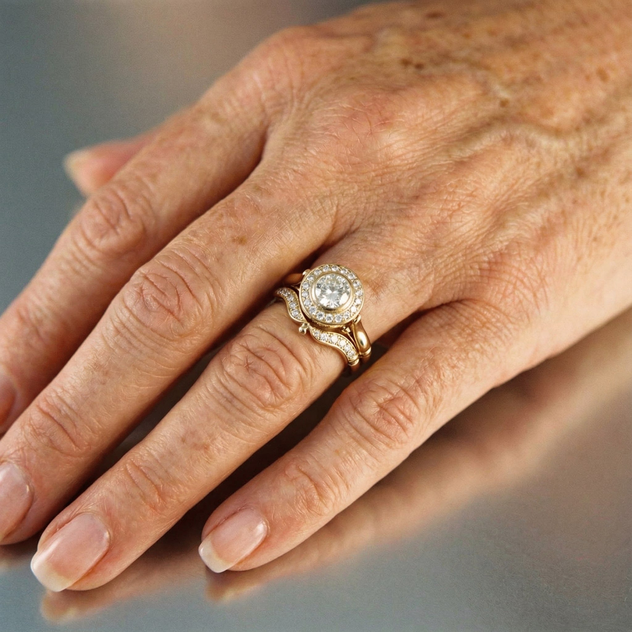 Set di anelli retro in oro con zirconio