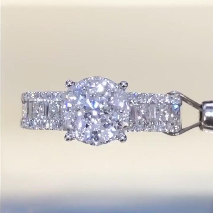 Beatrix – Anello doppio con rivestimento pavé.