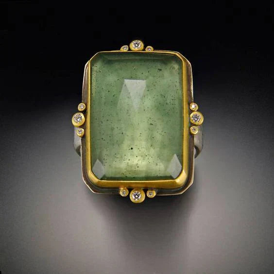 Anello vintage in vetro verde e oro