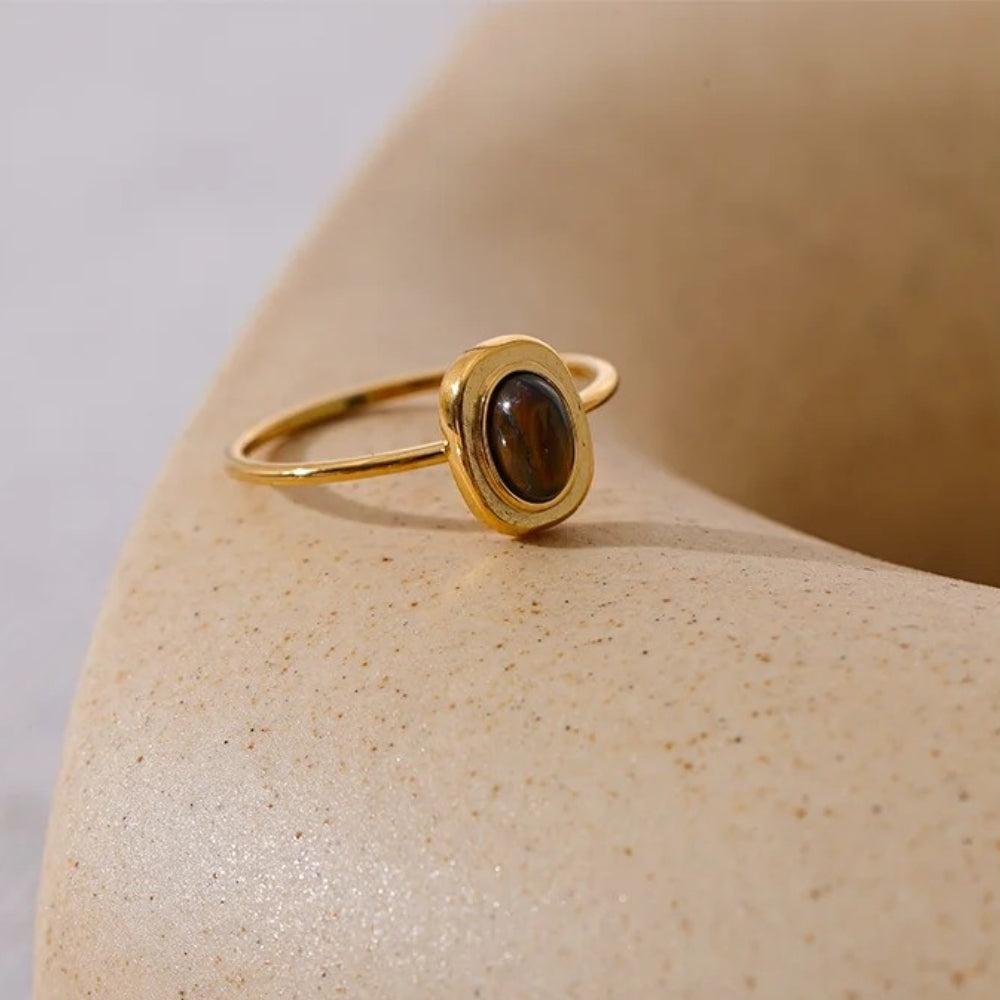 Anello vintage in oro con pietra preziosa marrone