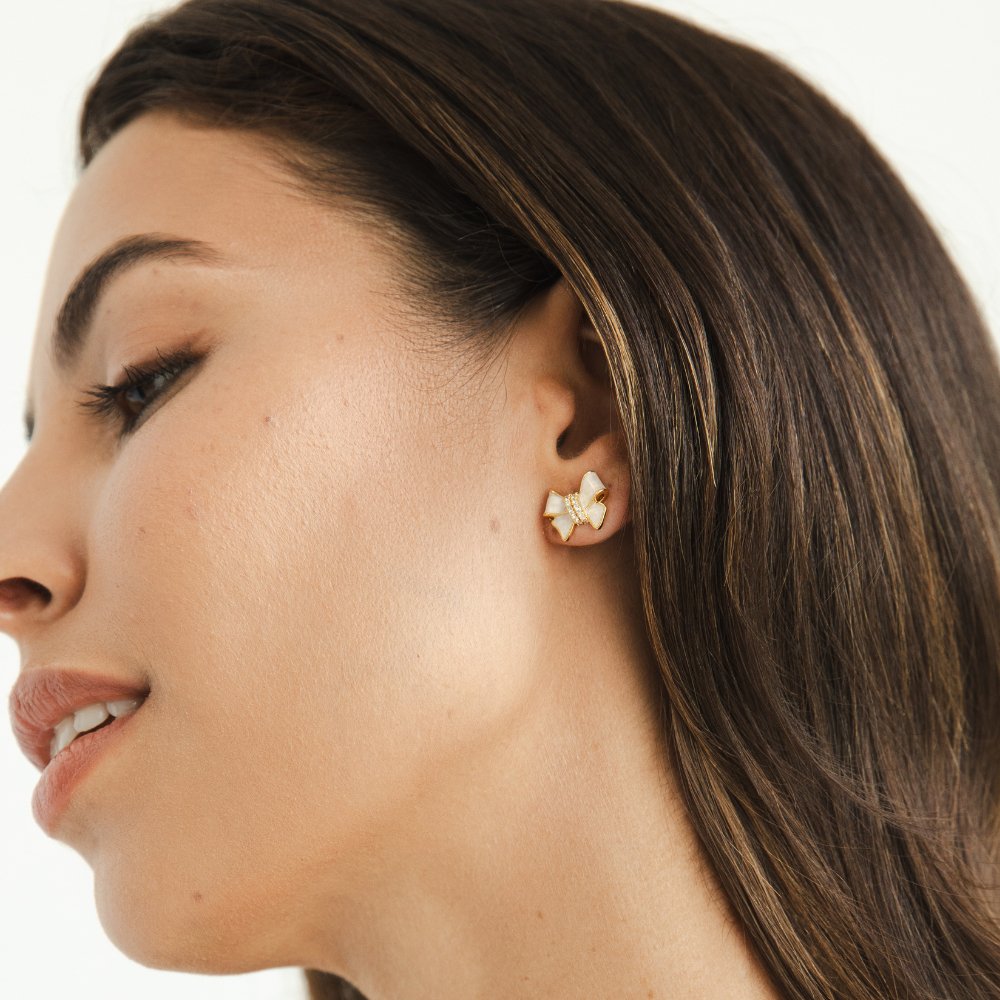 Clara – Orecchini d'oro con fiore.
