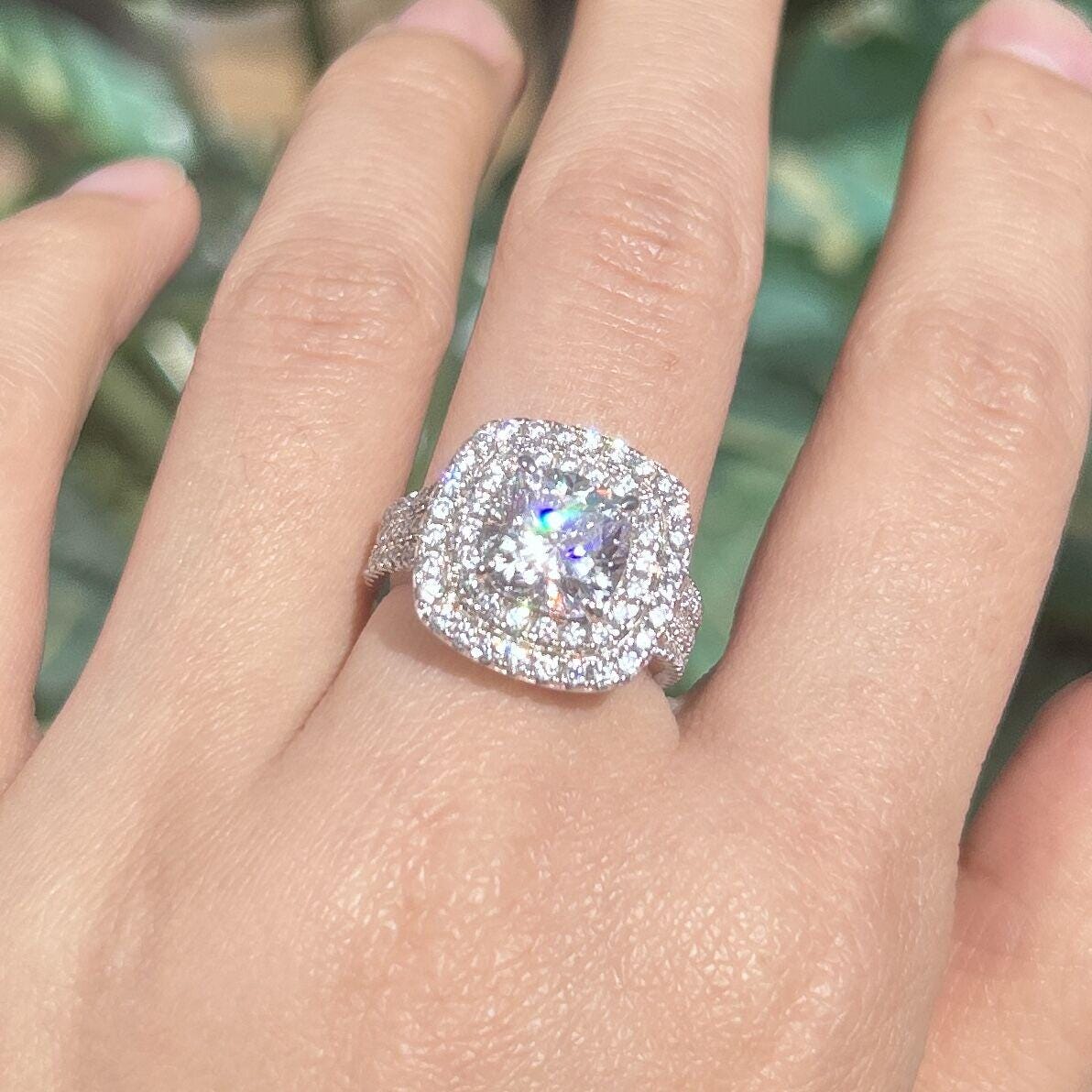 Frieda – Anello solitario con pietra rotonda.