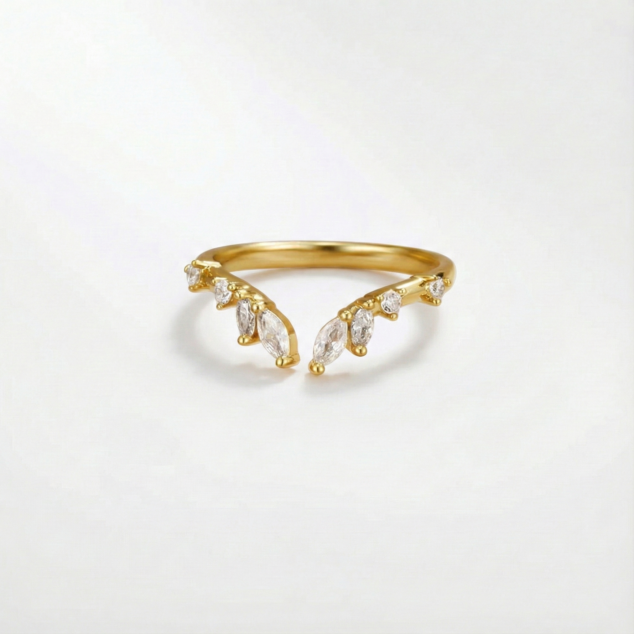 Johanna – Anello d'oro con forma aperta e curvilinea.