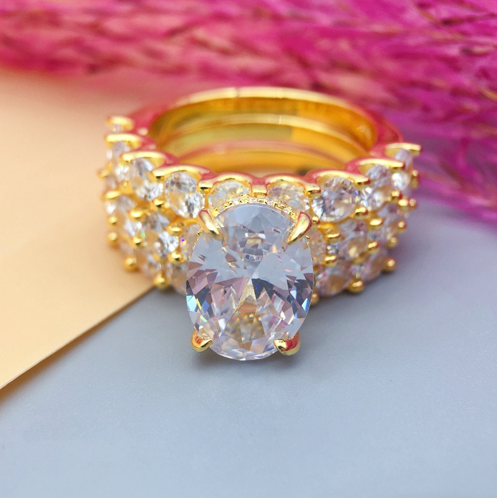 Greta – Anello con diamante d'argento e decorazione.