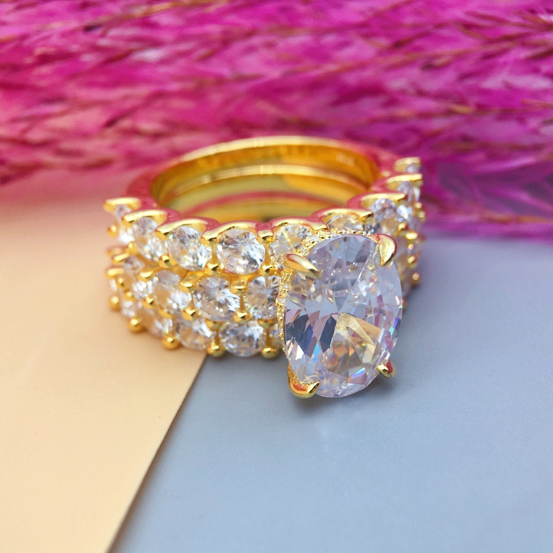 Greta – Anello con diamante d'argento e decorazione.