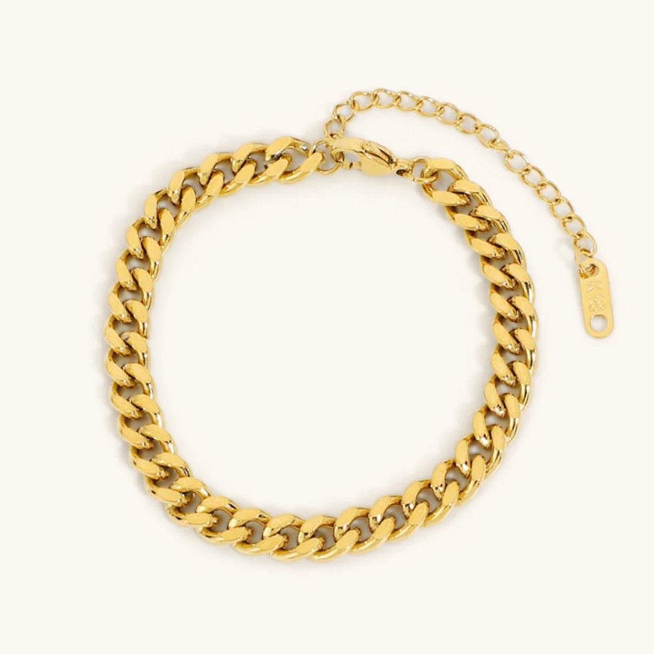 Sophie – Bracciale sottile in oro con pendente discreto.