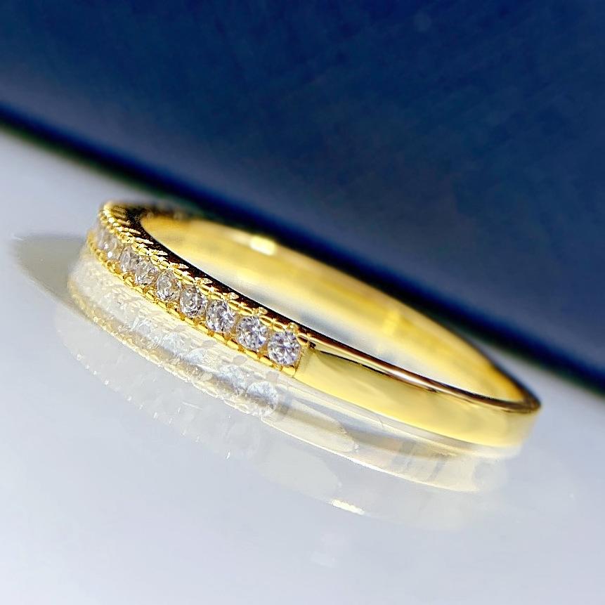 Alena – Anello eterno stretto con pietre brillanti.