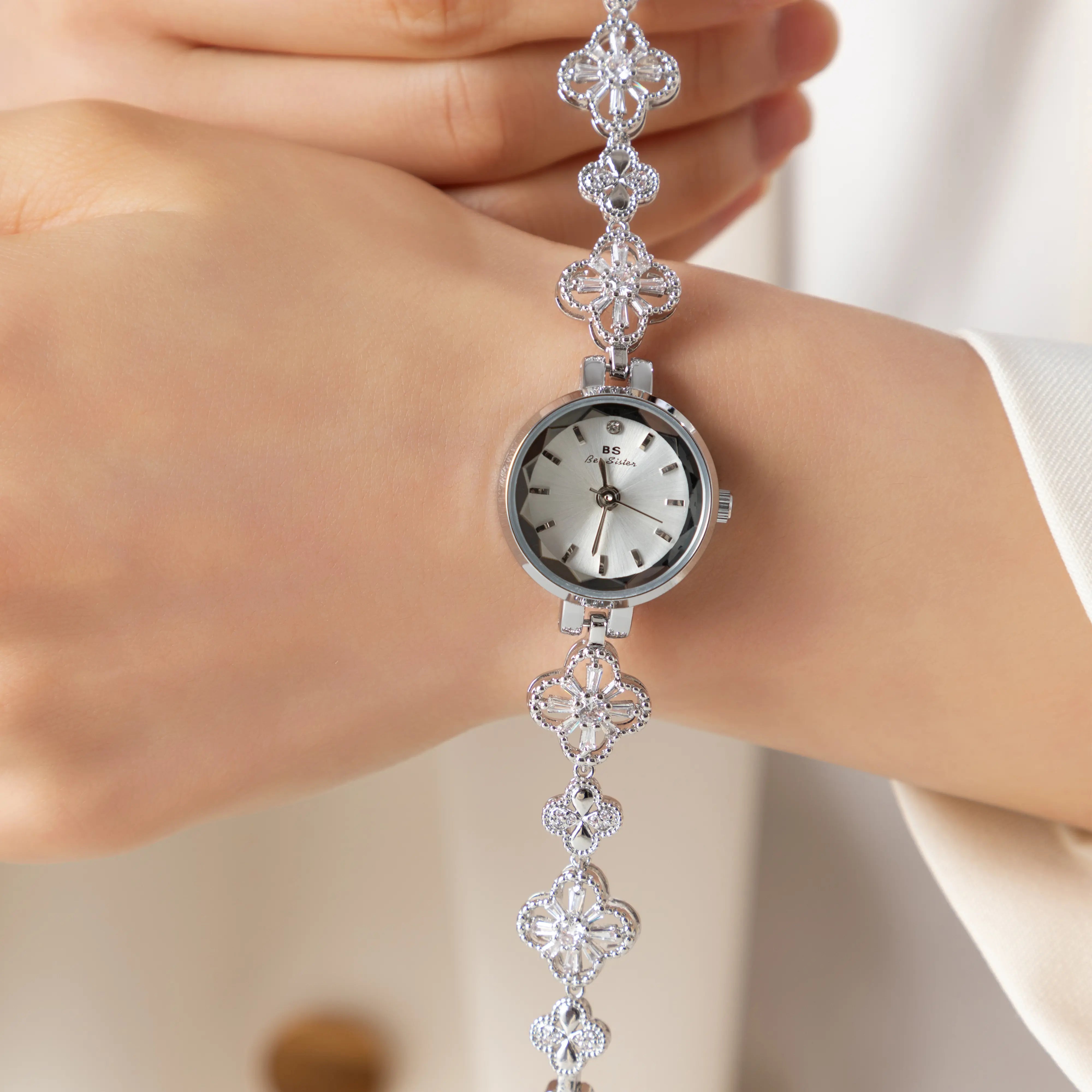 Elina – Orologio d'oro con bracciale ispirato ai fiori
