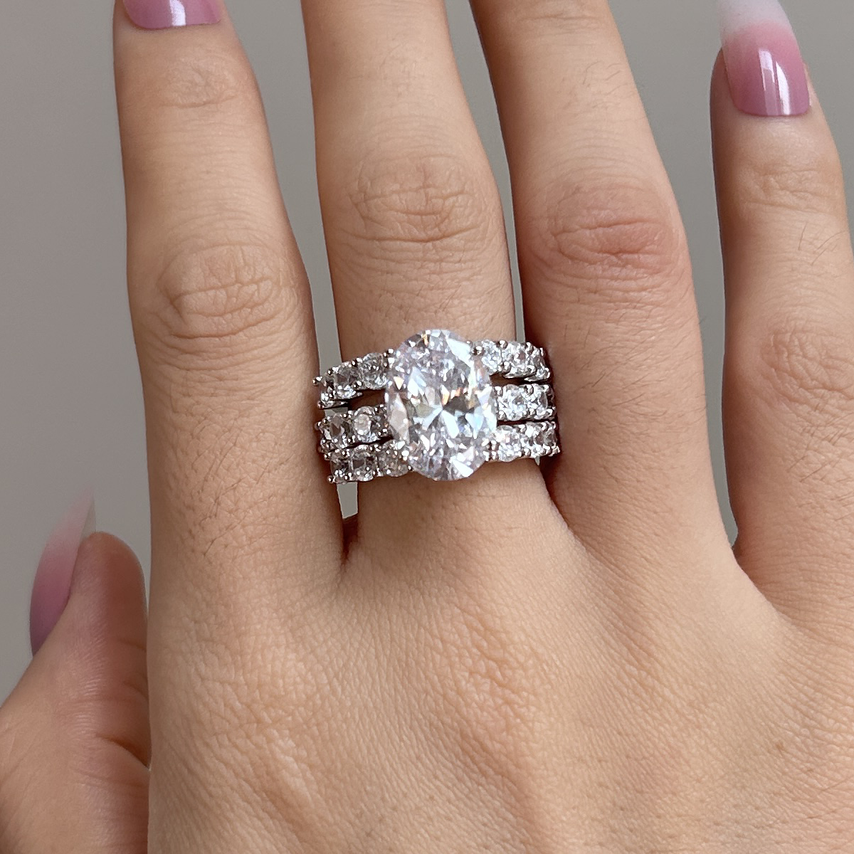 Greta – Anello con diamante d'argento e decorazione.