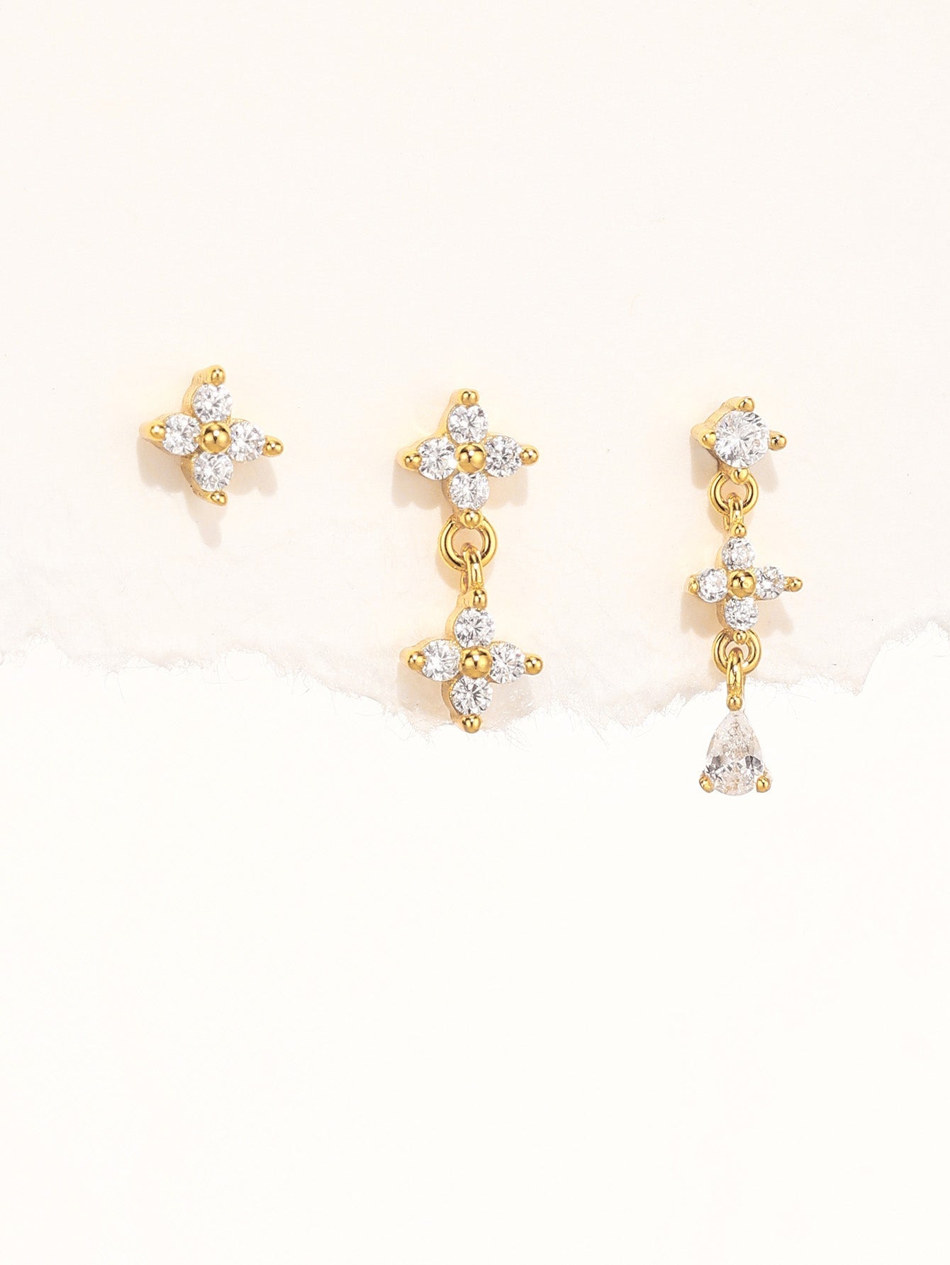 Anika – Orecchini d'oro con movimento discreto.