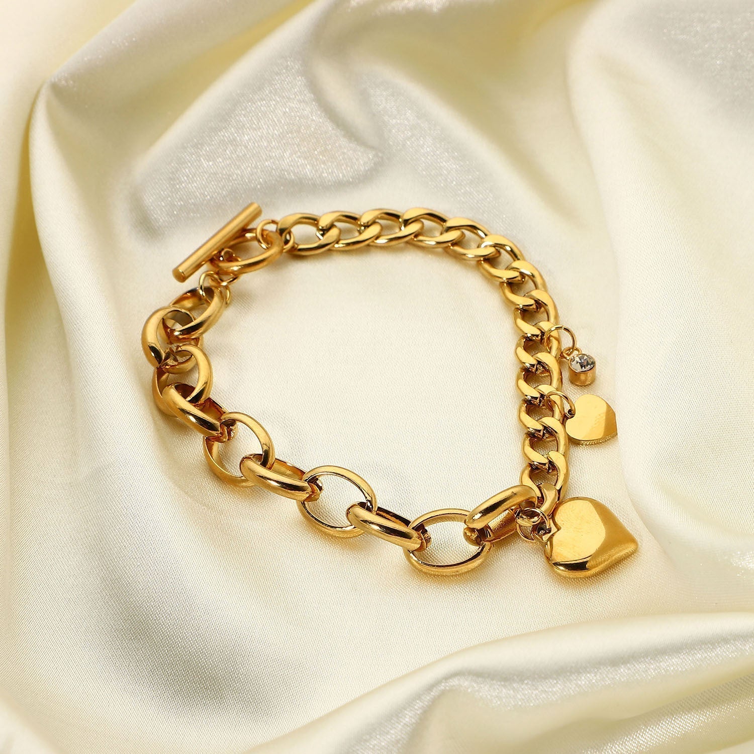Francesca – Bracciale in oro con grandi anelli rotondi.