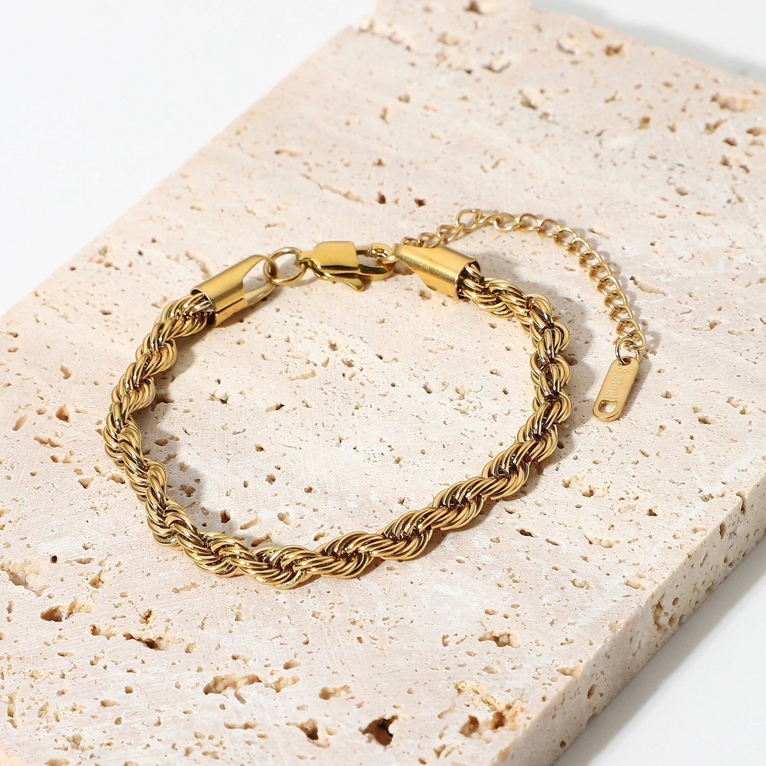 Lena – Bracciale d'oro con struttura sottile in corda