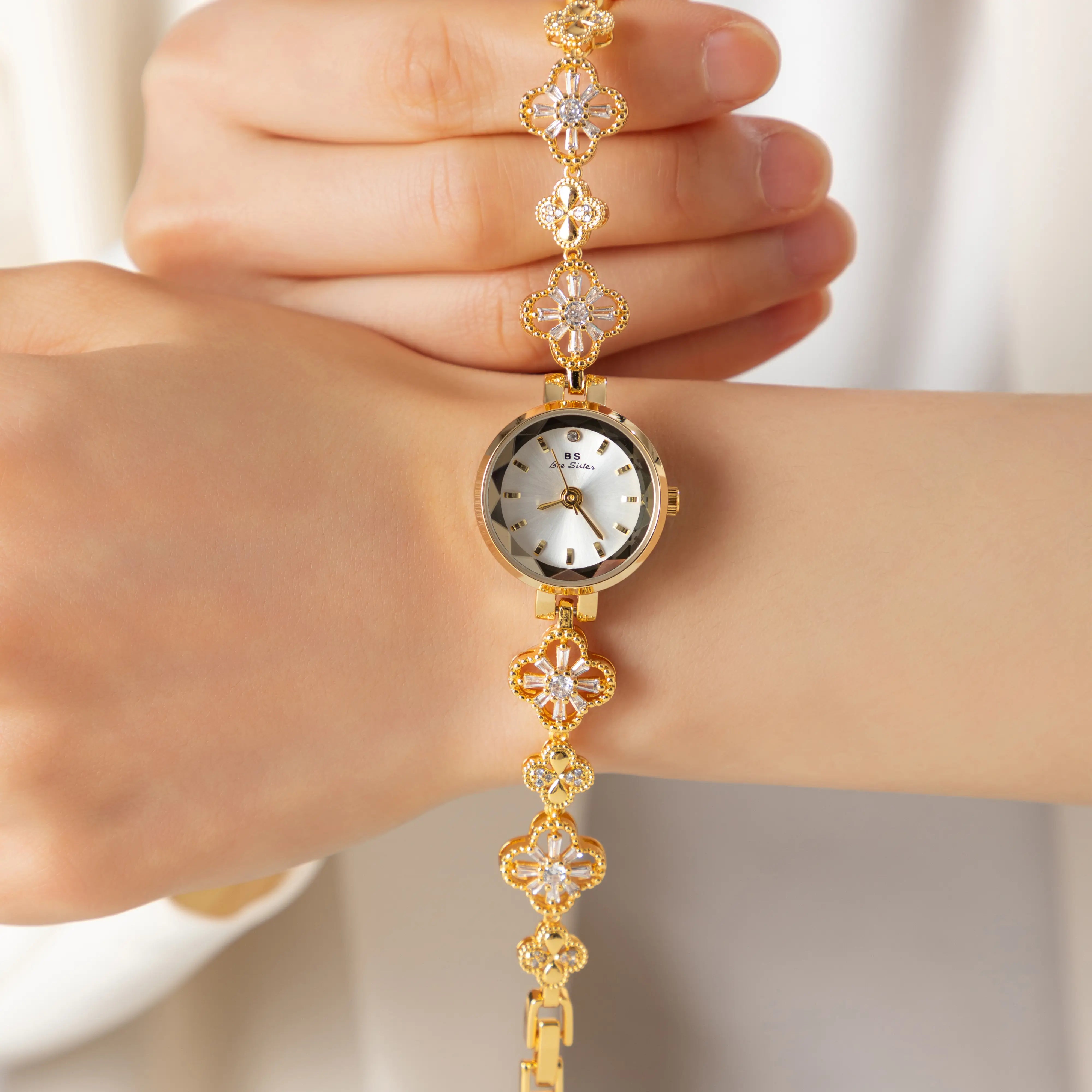 Elina – Orologio d'oro con bracciale ispirato ai fiori