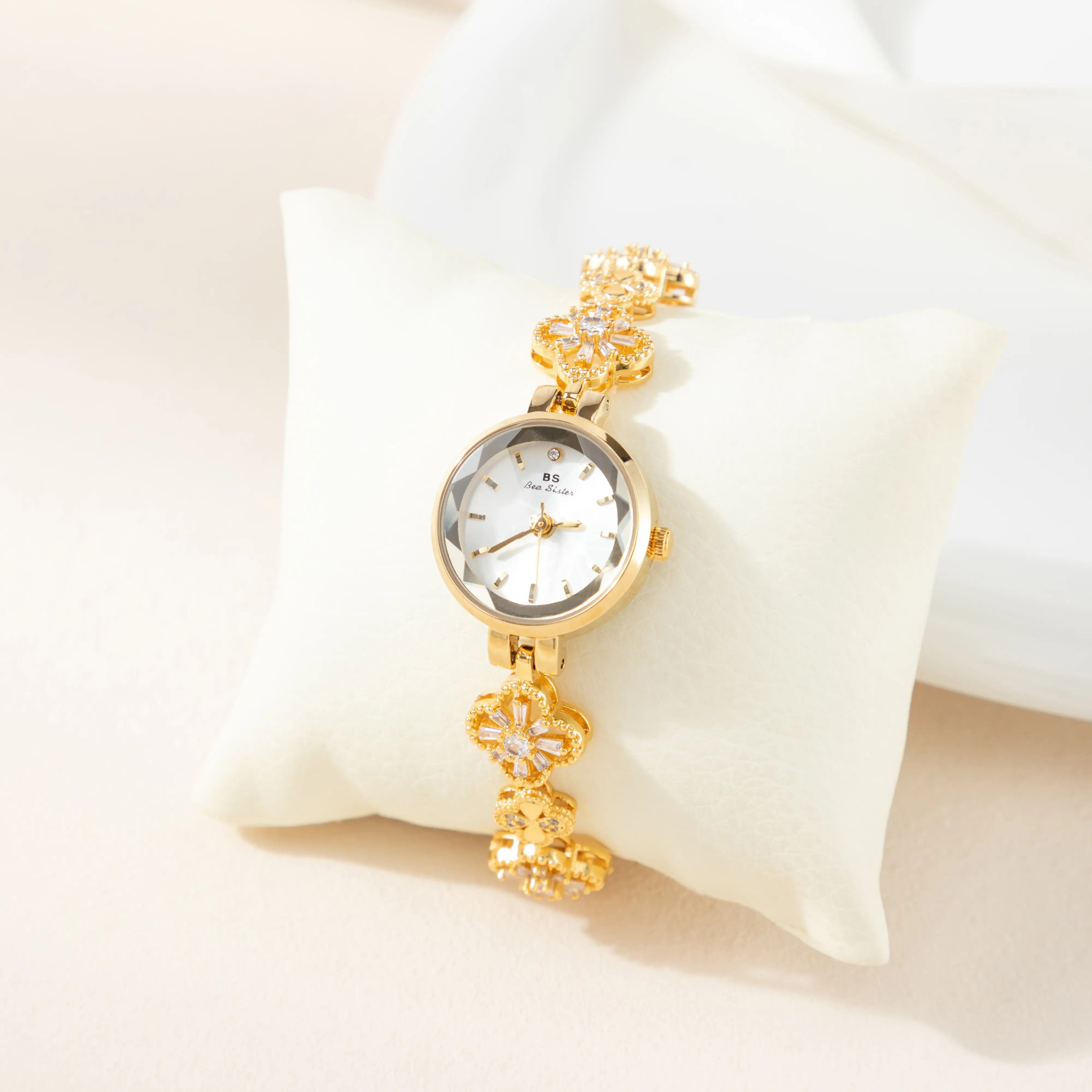 Elina – Orologio d'oro con bracciale ispirato ai fiori