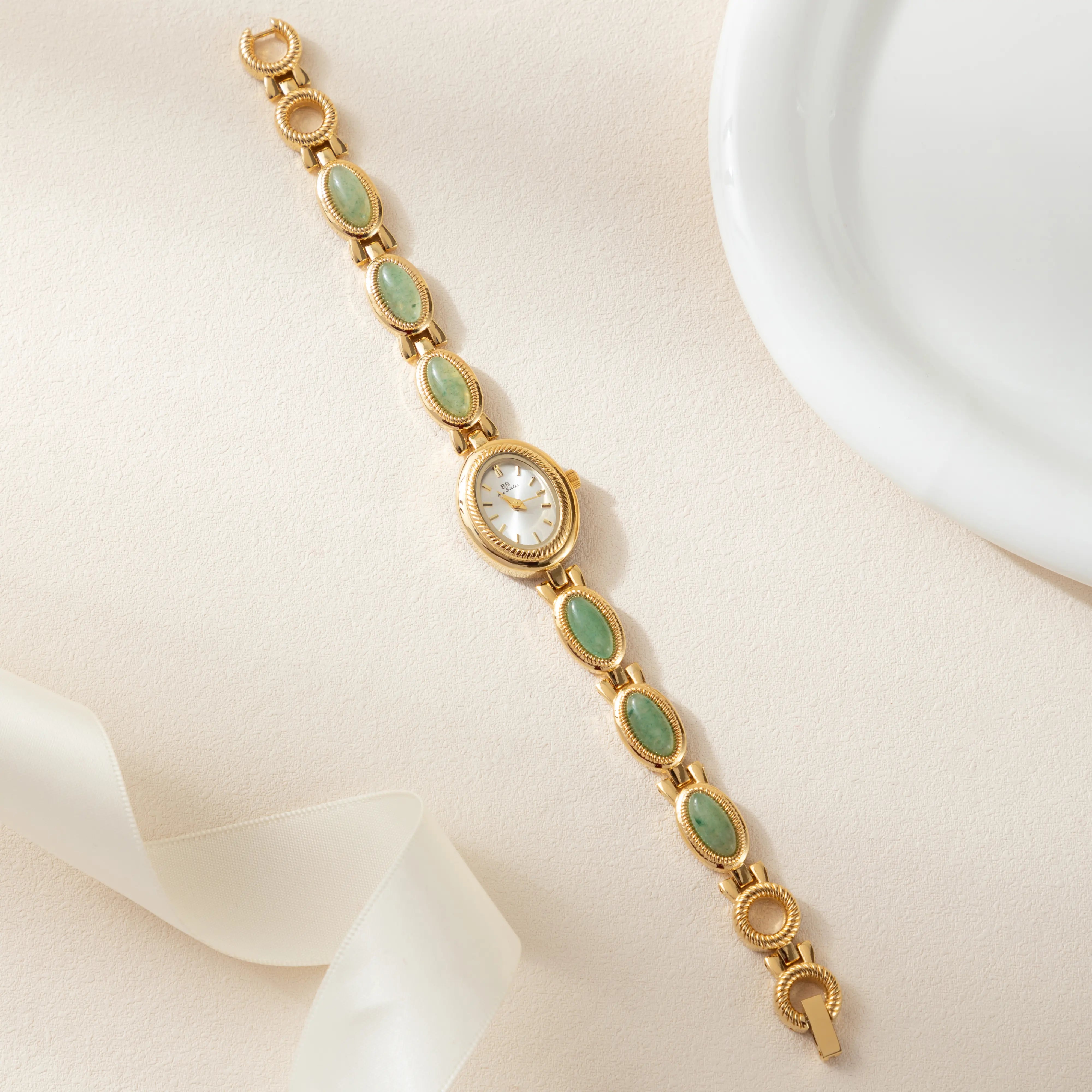 Clara – Orologio dorato con cassa allungata