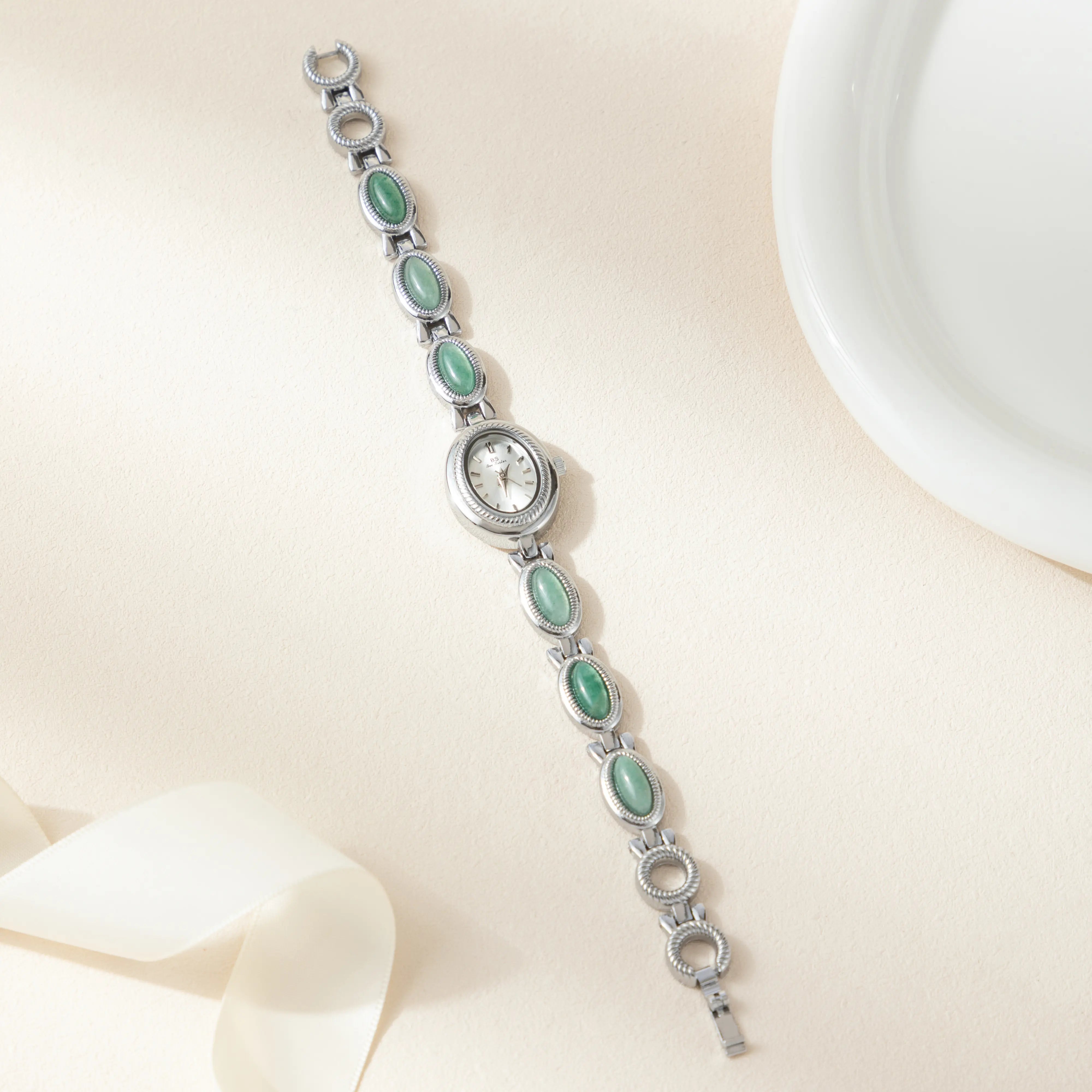 Clara – Orologio dorato con cassa allungata