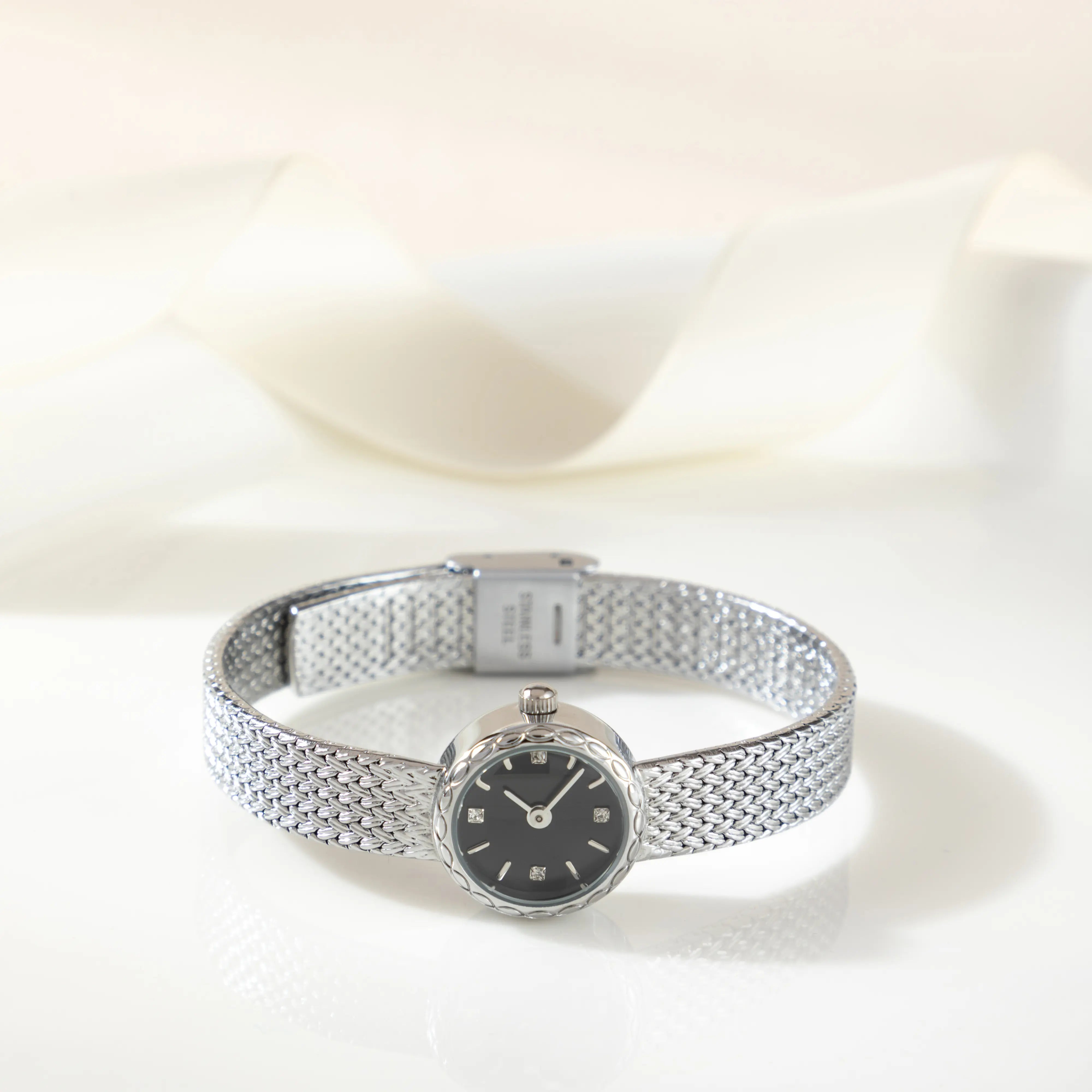 Maddalena – Orologio dorato con cinturino stretto