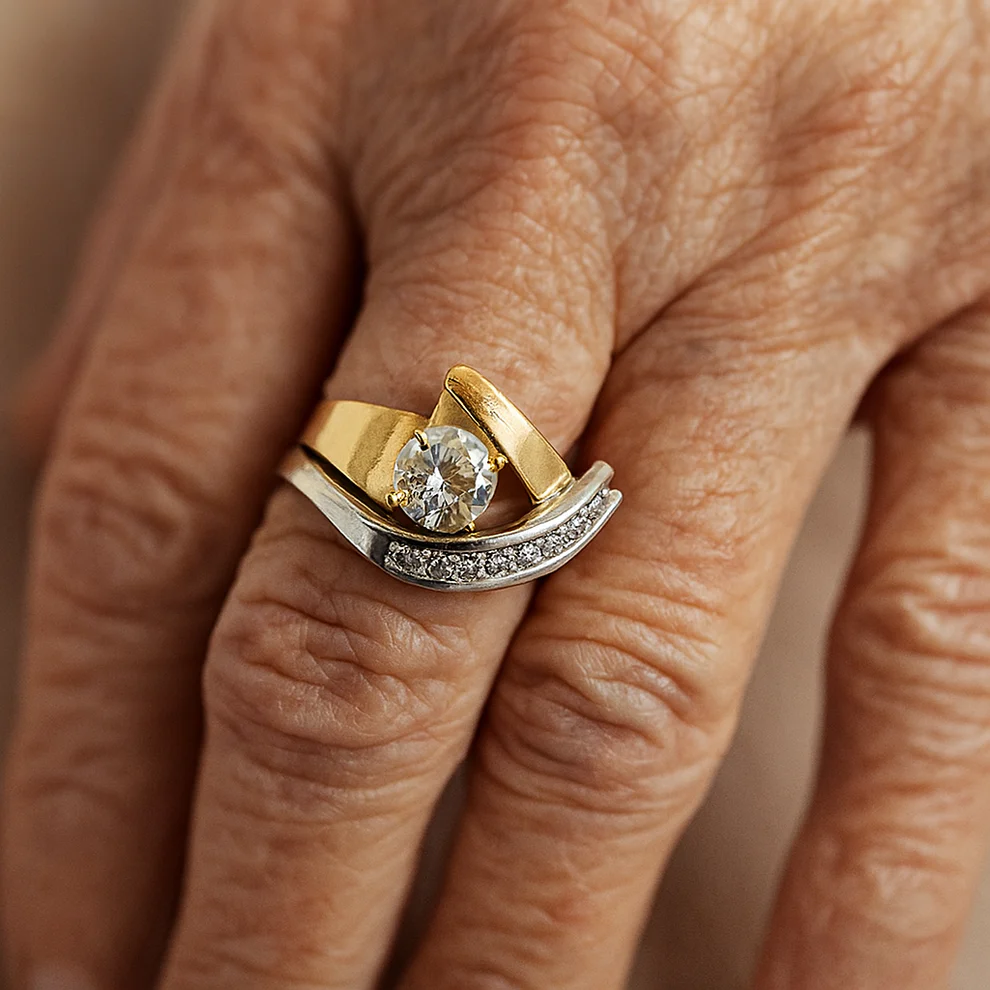 Carlotta - Anello Vintage Zircone in Oro e Argento