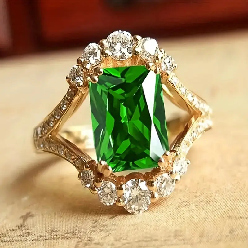Anello Elegante con Pietra Smeraldo