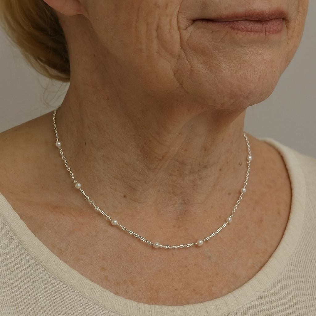 Collana elegante con perle brillanti
