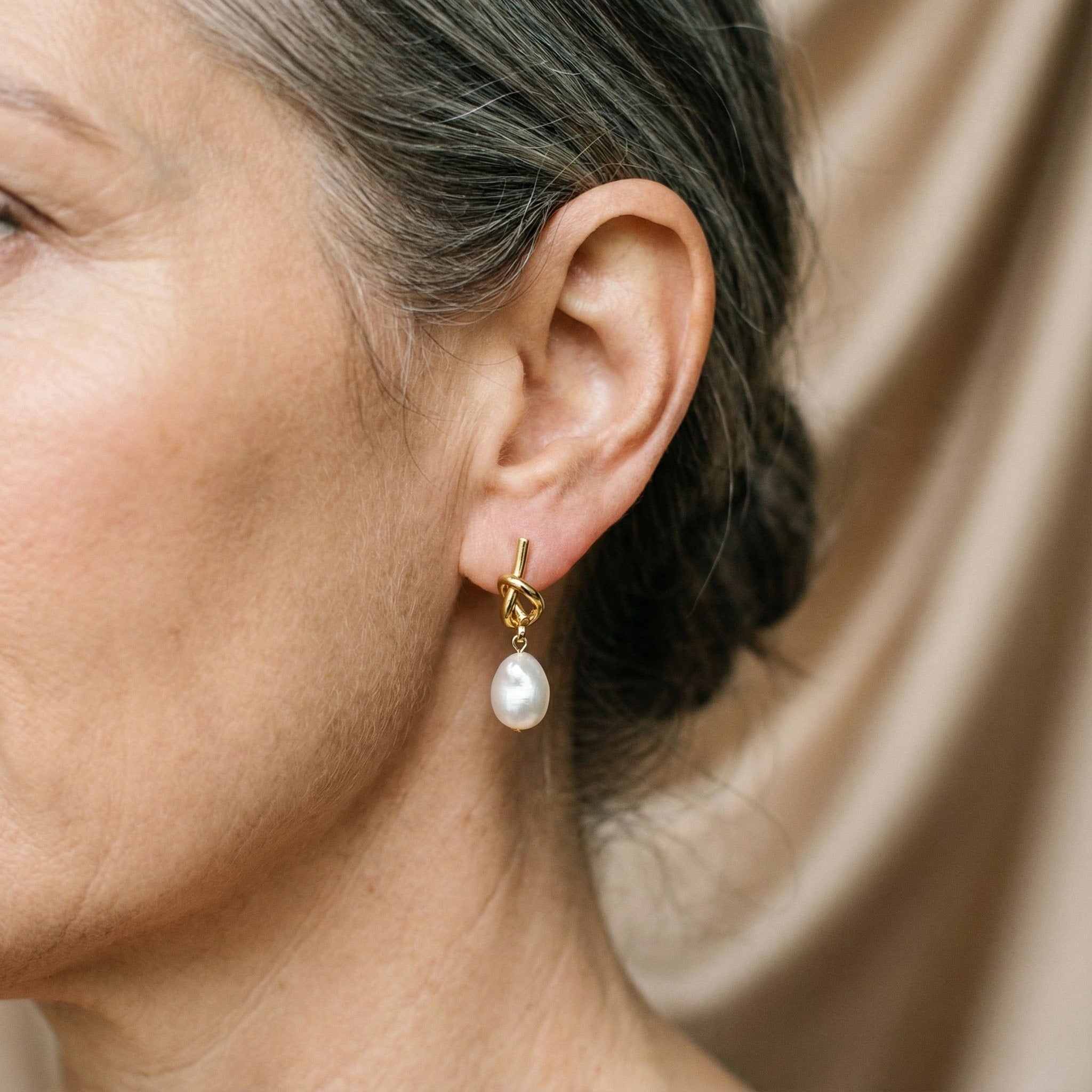 Orecchini Pendenti con Margherite Barocche in Oro