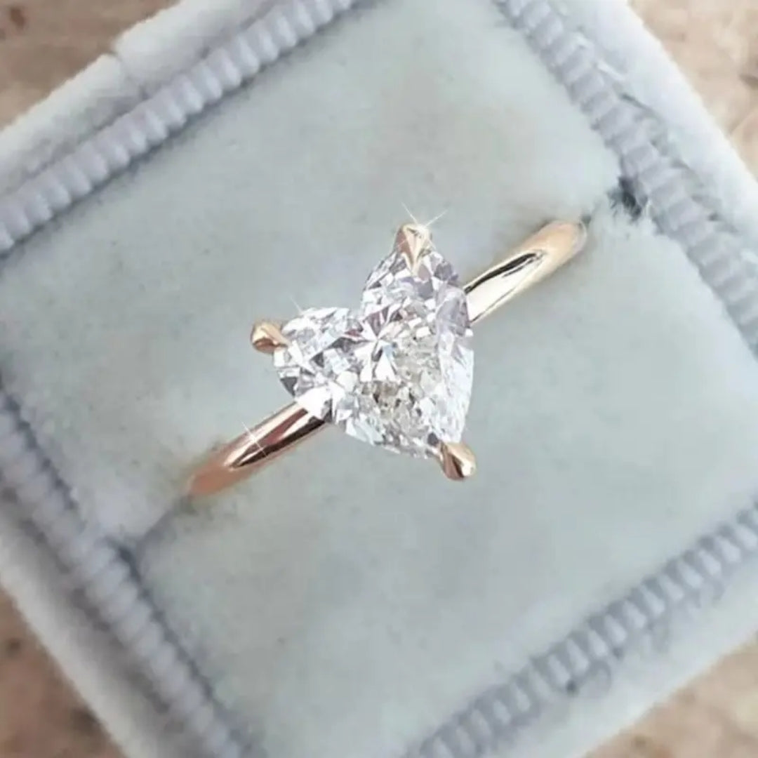 Anello Sottile con Cuore in Zirconia