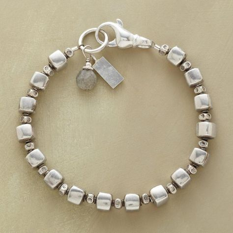Bracciale retrò con perle cubiche in argento