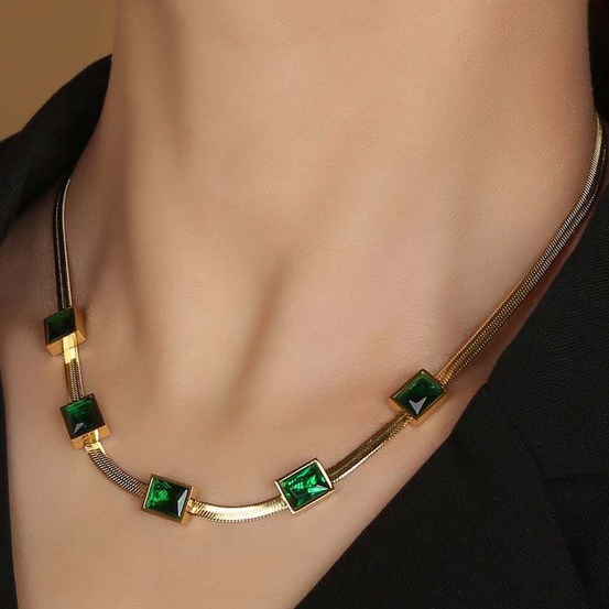 Collana retro in zirconia verde